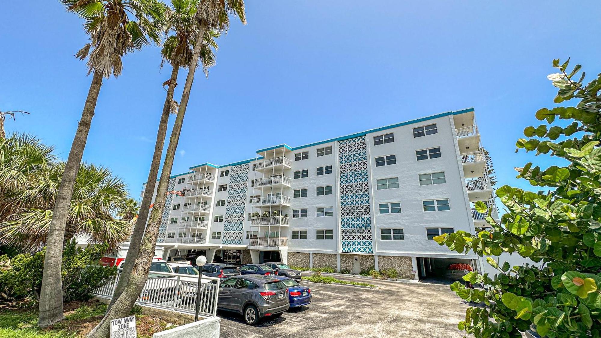 Oceanfront Beach House, Satellite Beach Rum bild